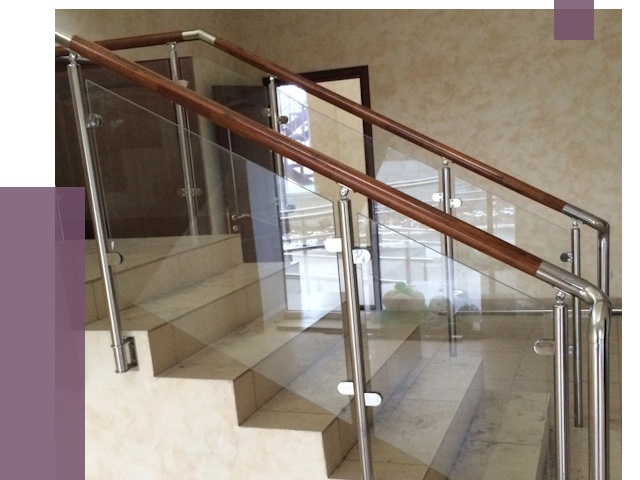 Комбинированные перила из металла и дерева в Смоленске