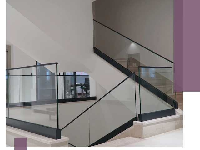 Стеклянные перила премиум-класса с установкой в Смоленске