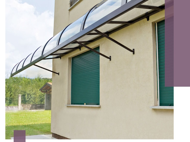 Козырьки над окнами в Смоленске — изготовление и монтаж по выгоде
