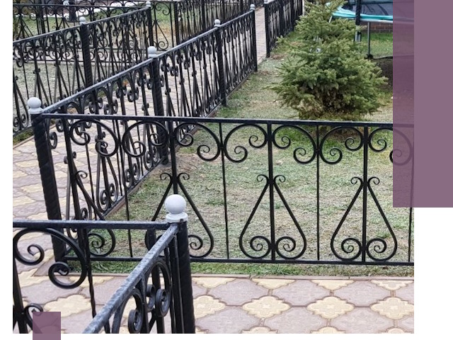 Кованые газонные ограждения под ключ в Смоленске