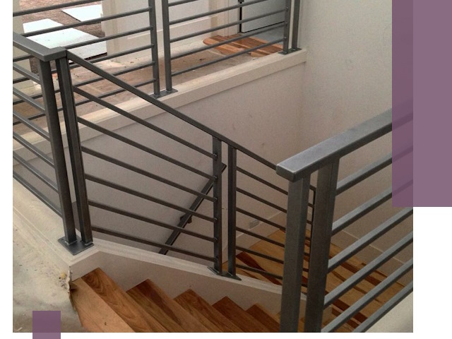 Изготовление поручней из металла и дерева в Смоленске